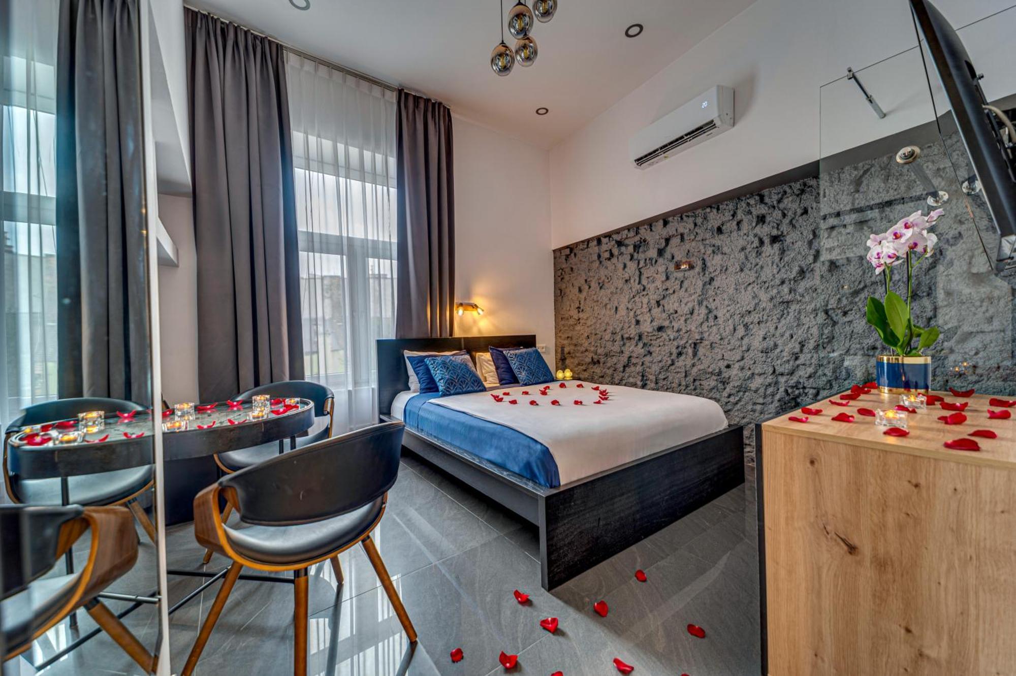 Komorowski Luxury Guest Rooms — Photos 1